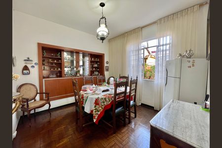 Casa à venda com 480m², 5 quartos e 2 vagas