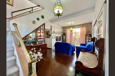 Casa à venda com 5 quartos, 480m² em Santa Tereza, Belo Horizonte