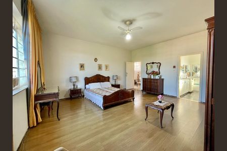 Casa à venda com 480m², 5 quartos e 2 vagas