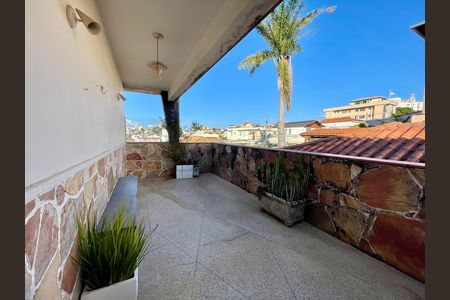 Casa à venda com 480m², 5 quartos e 2 vagas
