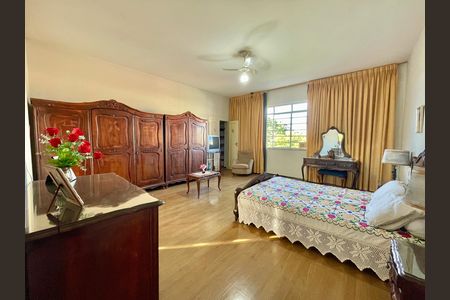 Casa à venda com 480m², 5 quartos e 2 vagas