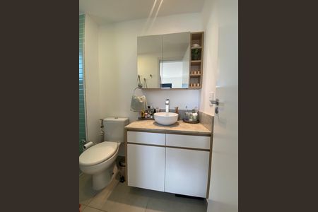 Banheiro de apartamento para alugar com 1 quarto, 29m² em Chácara Inglesa, São Paulo