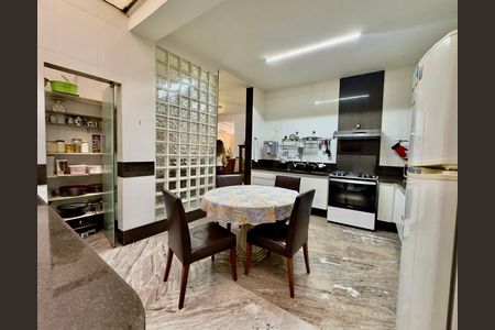 Casa à venda com 7 quartos, 420m² em Cidade Nova, Belo Horizonte