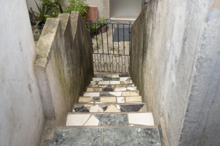 Casa para alugar com 100m², 2 quartos e 1 vagaEscada