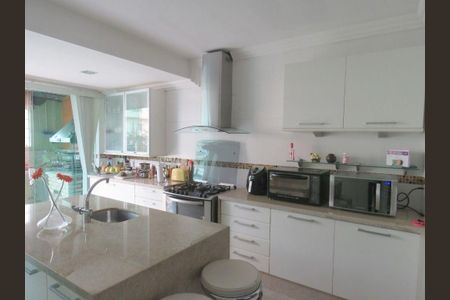 Casa à venda com 350m², 3 quartos e 3 vagas