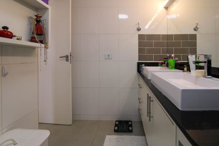 Apartamento à venda com 120m², 3 quartos e 2 vagas Apartamento à venda com 120m², 3 quartos e 2 vagasBanheiro Suíte