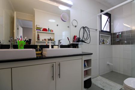 Apartamento à venda com 120m², 3 quartos e 2 vagas Apartamento à venda com 120m², 3 quartos e 2 vagasBanheiro Suíte