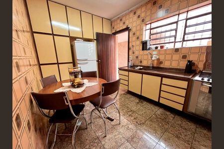 Casa à venda com 180m², 3 quartos e 4 vagas