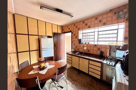 Casa à venda com 180m², 3 quartos e 4 vagas