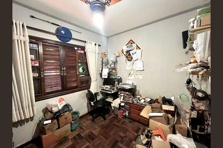 Casa à venda com 180m², 3 quartos e 4 vagas