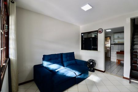 Sala de casa de condomínio para alugar com 3 quartos, 90m² em Stella Maris, Salvador