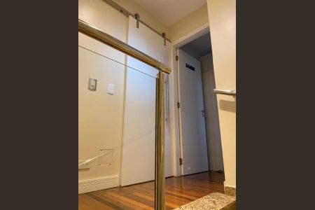 Casa de condomínio à venda com 105m², 3 quartos e 3 vagasEscada