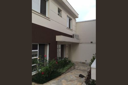 Casa de condomínio à venda com 105m², 3 quartos e 3 vagasÁrea externa