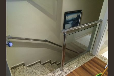 Escada de casa de condomínio à venda com 3 quartos, 105m² em Vila Guarani (Zona Sul), São Paulo