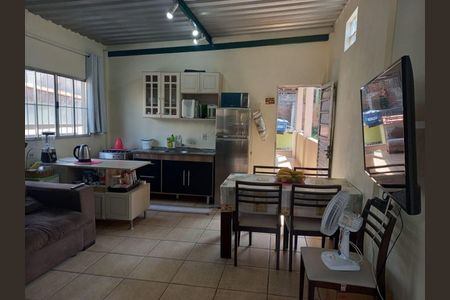 Casa à venda com 200m², 2 quartos e 2 vagas