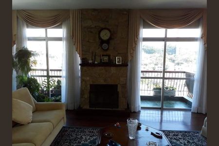 Apartamento à venda com 3 quartos, 166m² em Vila Ipojuca, São Paulo