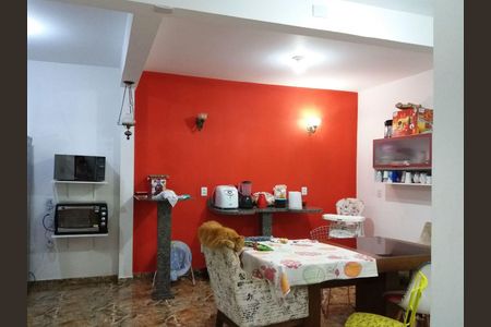 Casa à venda com 3 quartos, 200m² em Parque Maria Domitila, São Paulo