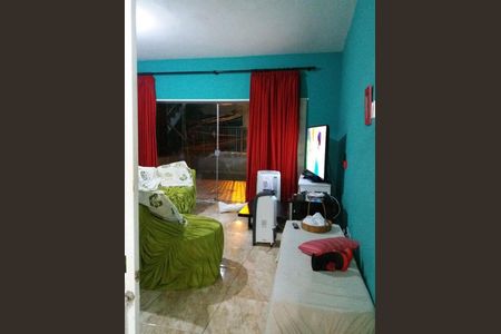 Casa à venda com 3 quartos, 200m² em Parque Maria Domitila, São Paulo