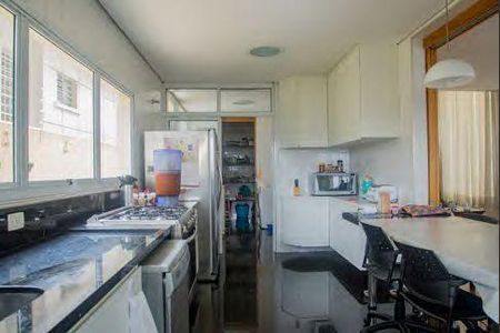 Casa à venda com 4 quartos, 620m² em Sumaré, São Paulo