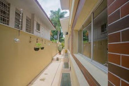 Casa à venda com 620m², 4 quartos e 6 vagas