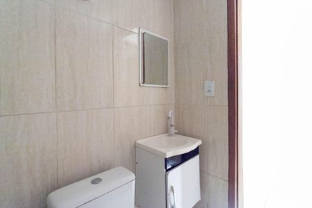 Banheiro social  de casa para alugar com 1 quarto, 40m² em Campo Alegre, Belo Horizonte