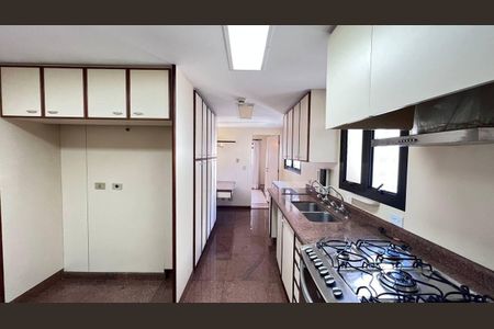 Apartamento à venda com 268m², 4 quartos e 4 vagas