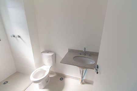 Apartamento à venda com 71m², 2 quartos e 1 vaga Apartamento à venda com 71m², 2 quartos e 1 vagaBanheiro da Suíte