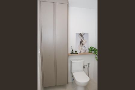 Banheiro de kitnet/studio para alugar com 1 quarto, 25m² em Perdizes, São Paulo