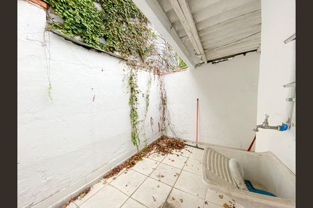 Casa à venda com 200m², 1 quarto e 1 vagaQuintal