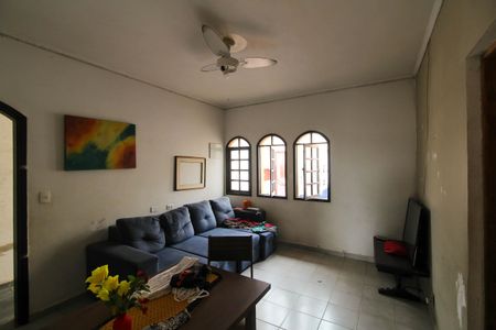 Casa à venda com 80m², 3 quartos e 4 vagas Casa à venda com 80m², 3 quartos e 4 vagasSala