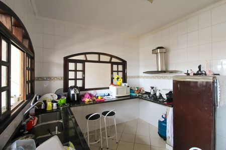 Casa à venda com 80m², 3 quartos e 4 vagas Casa à venda com 80m², 3 quartos e 4 vagasCozinha
