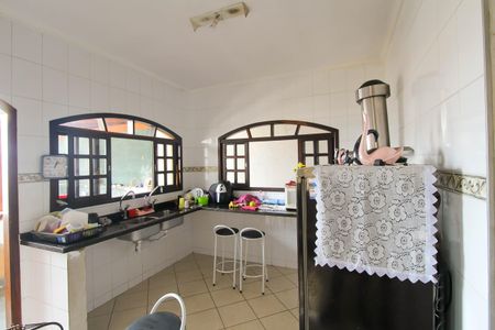 Casa à venda com 80m², 3 quartos e 4 vagas Casa à venda com 80m², 3 quartos e 4 vagasCozinha