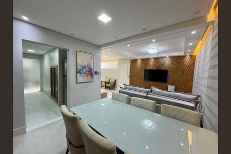 Casa para alugar com 190m², 3 quartos e 1 vaga Casa para alugar com 190m², 3 quartos e 1 vagaSala de Jantar