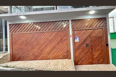 Casa para alugar com 190m², 3 quartos e 1 vaga Casa para alugar com 190m², 3 quartos e 1 vagaPlaca instalada na fachada do imóvel