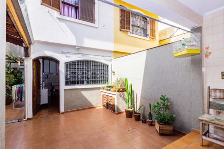 Casa à venda com 173m², 3 quartos e 2 vagas Casa à venda com 173m², 3 quartos e 2 vagasQuintal dos Fundos