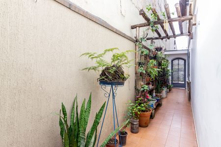 Casa à venda com 173m², 3 quartos e 2 vagas Casa à venda com 173m², 3 quartos e 2 vagasCorredor Externo