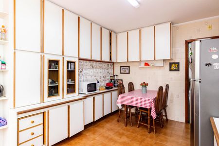 Casa à venda com 173m², 3 quartos e 2 vagas Casa à venda com 173m², 3 quartos e 2 vagasCozinha