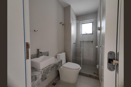 Casa de condomínio à venda com 200m², 4 quartos e 1 vagaBanheiro da Suíte 1