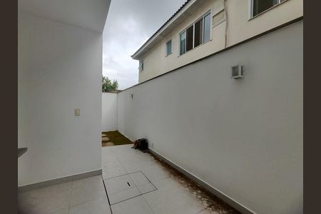 Casa de condomínio à venda com 200m², 4 quartos e 1 vagaÁrea de Serviço