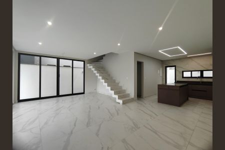 Sala de casa de condomínio à venda com 4 quartos, 200m² em Vargem Pequena, Rio de Janeiro