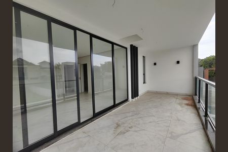 Casa de condomínio à venda com 200m², 4 quartos e 1 vagaSuíte 2 Varanda