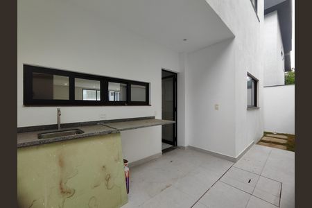 Casa de condomínio à venda com 200m², 4 quartos e 1 vagaÁrea de Serviço