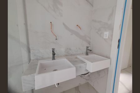 Casa de condomínio à venda com 200m², 4 quartos e 1 vagaBanheiro da Suíte 2