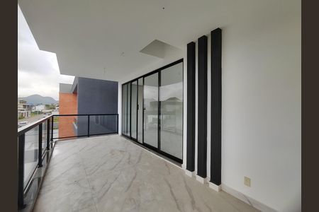 Casa de condomínio à venda com 200m², 4 quartos e 1 vagaSuíte 2 Varanda