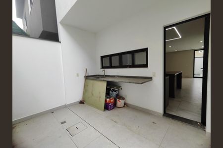 Casa de condomínio à venda com 200m², 4 quartos e 1 vagaÁrea de Serviço