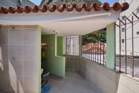 Casa à venda com 221m², 4 quartos e 3 vagas