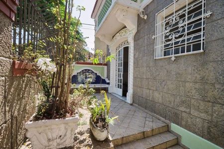 Casa à venda com 221m², 4 quartos e 3 vagas