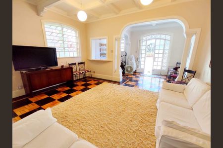 Casa à venda com 221m², 4 quartos e 3 vagas
