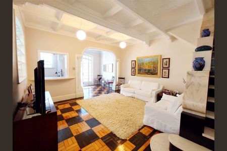 Casa à venda com 221m², 4 quartos e 3 vagas