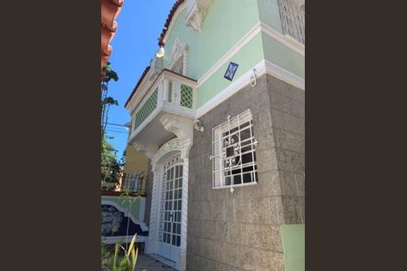 Casa à venda com 221m², 4 quartos e 3 vagas